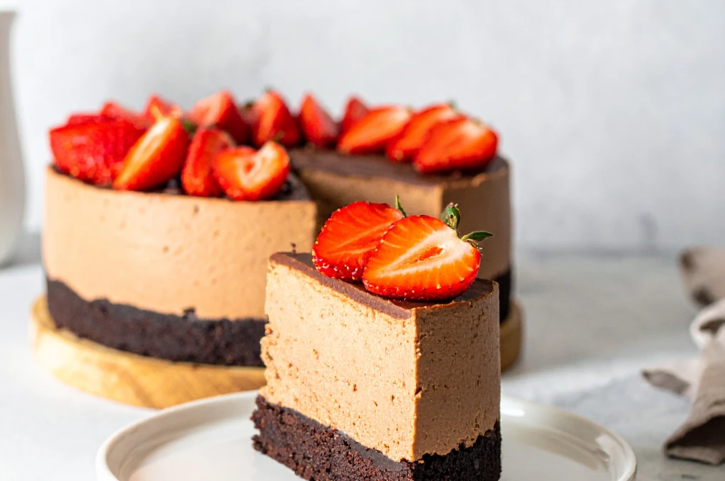 Cheesecake de fresas y chocolate oscuro