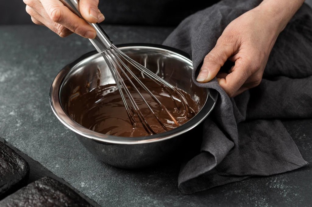 5 trucos de expertos para derretir chocolate al baño de María sin perder la cabeza